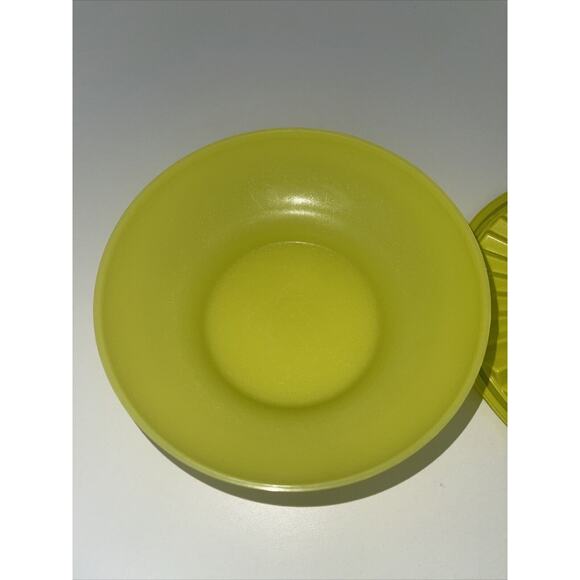 Vintage 6.5" Tupperware 890 Servalier Cereal Salad Bowl 808 Lid Neon Yellow - Picture 3 of 4